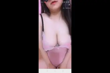 Live Show 220: Cewek Seksi Digempur Kontol Gede Live Sampe Memek Bergetar Hebat